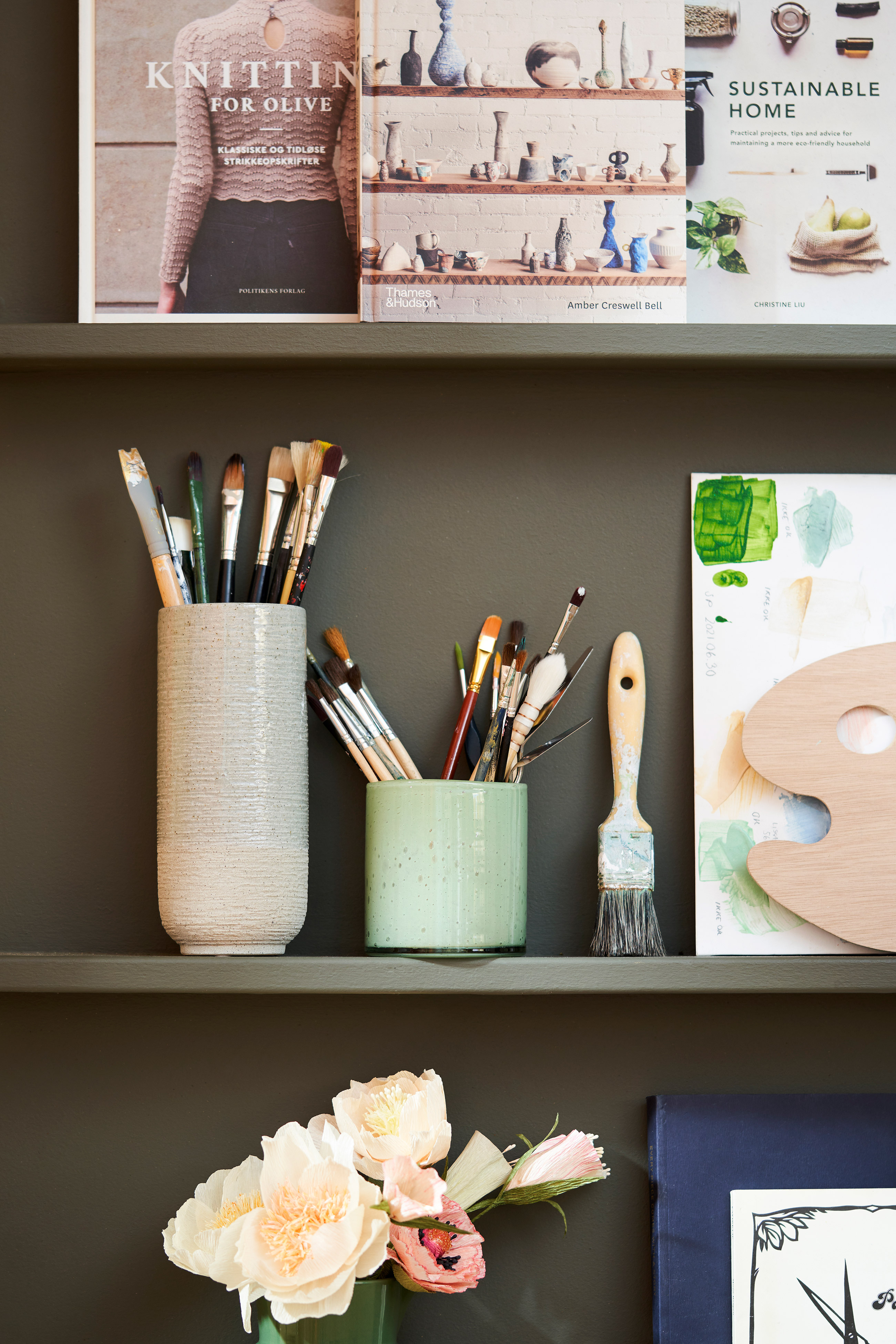 Decorate a creative workroom with colours and practicality Søstrene Grene