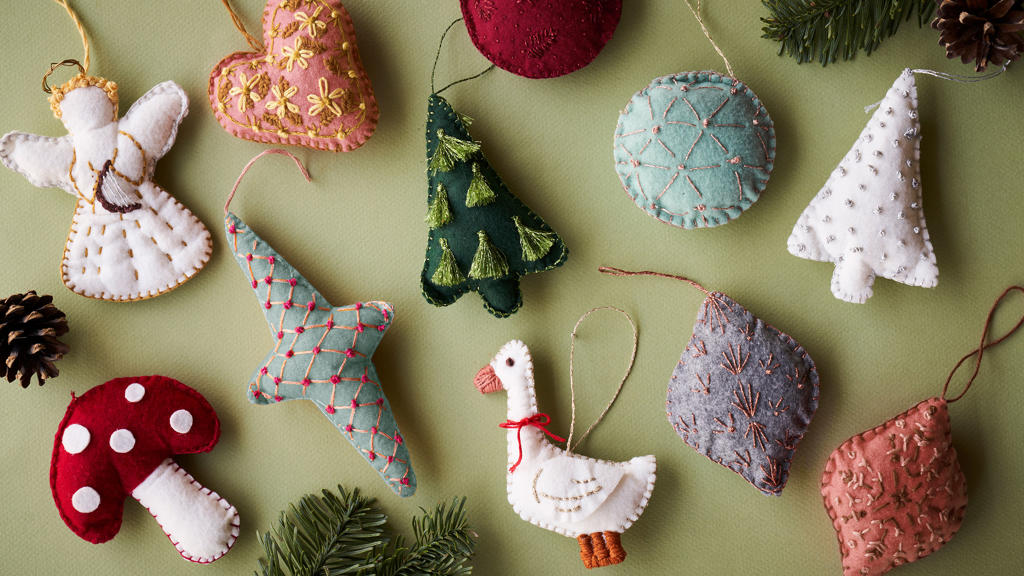 Handsewn Felt Christmas Ornaments DIY projects S strene Grene handsewn-felt-christmas-ornaments-diy-projects-s-strene-grene