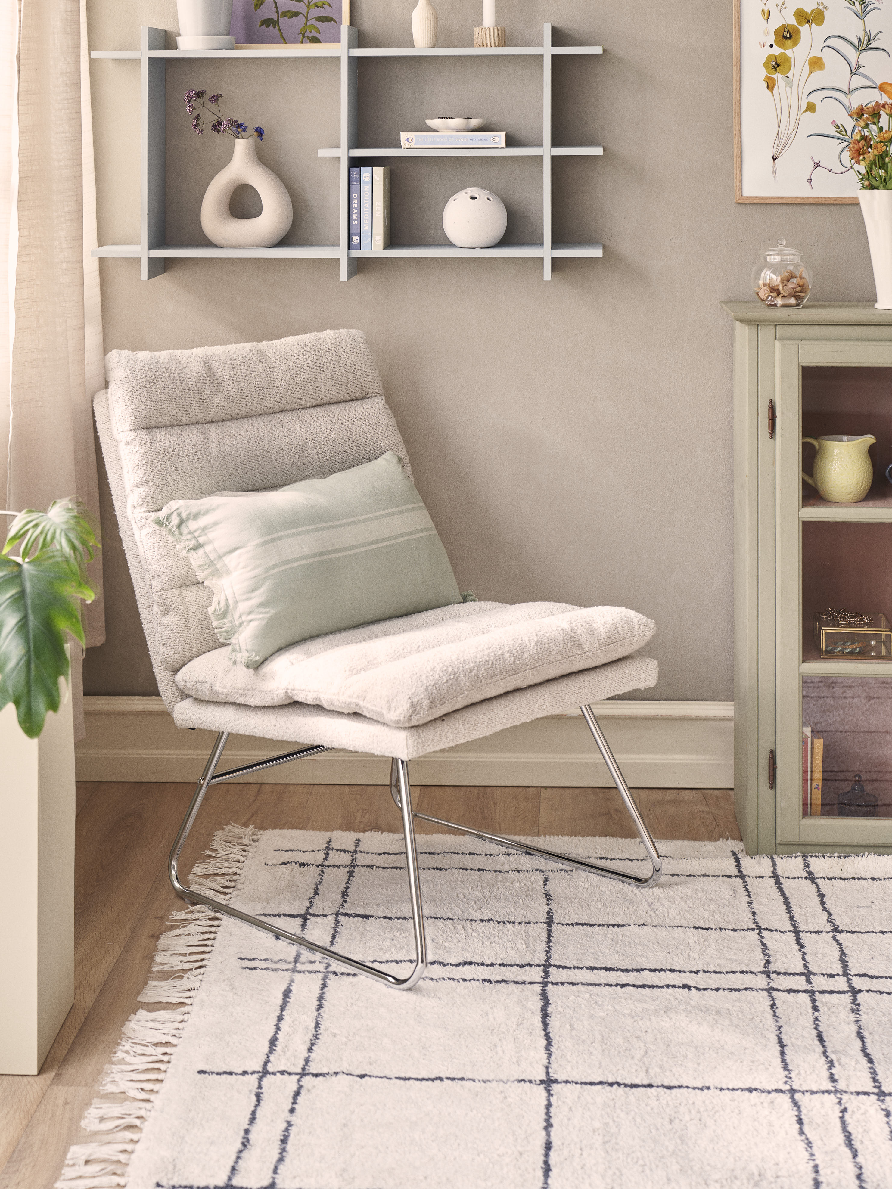 Chairs | Find dining chairs and velvet chairs | Søstrene Grene