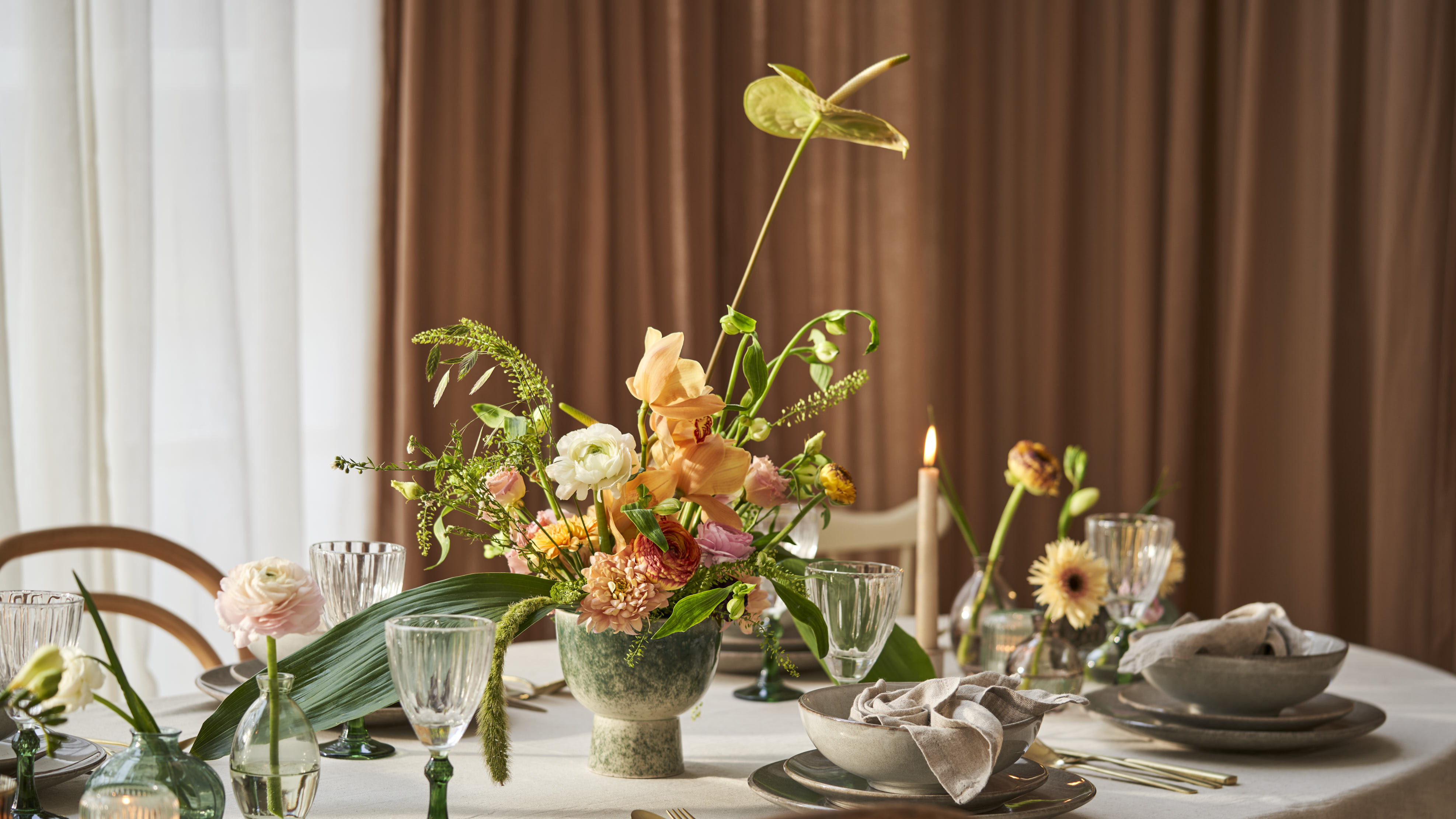 Blomsterdekoration i en kruka DIYprojekt Søstrene Grene