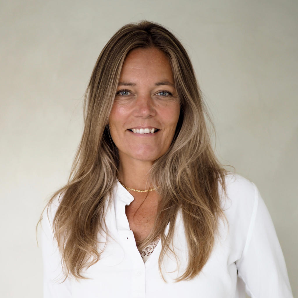 Maria blossoms in her garden | Søstrene Grene