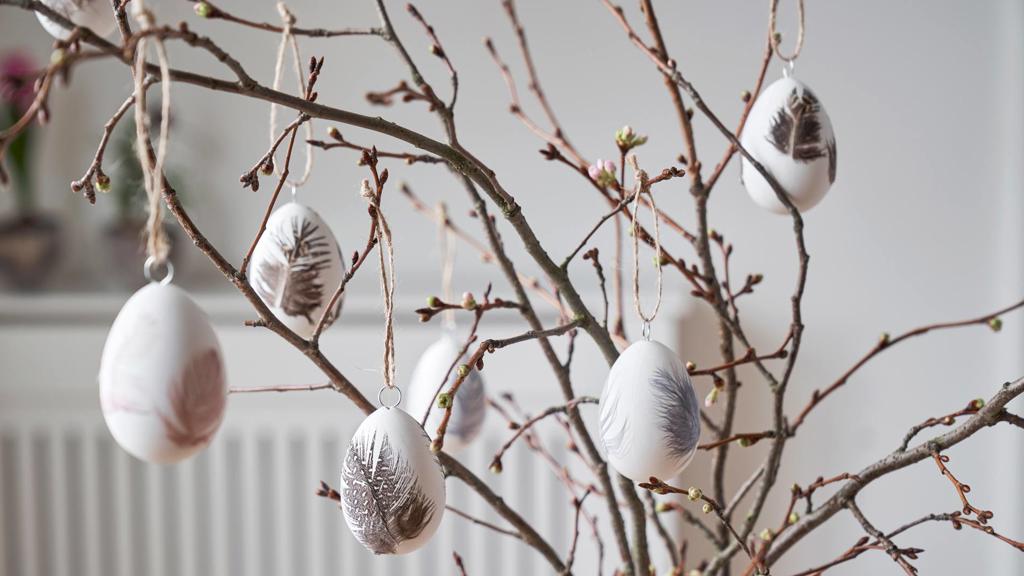 Hoge roze vaas, handbeschilderd met een bloemen - Swan Market | Conceptstore voor Creatieve Kado's Hoge roze vaas, handbeschilderd met een bloemen - Swan Market | Conceptstore voor Creatieve Kado's