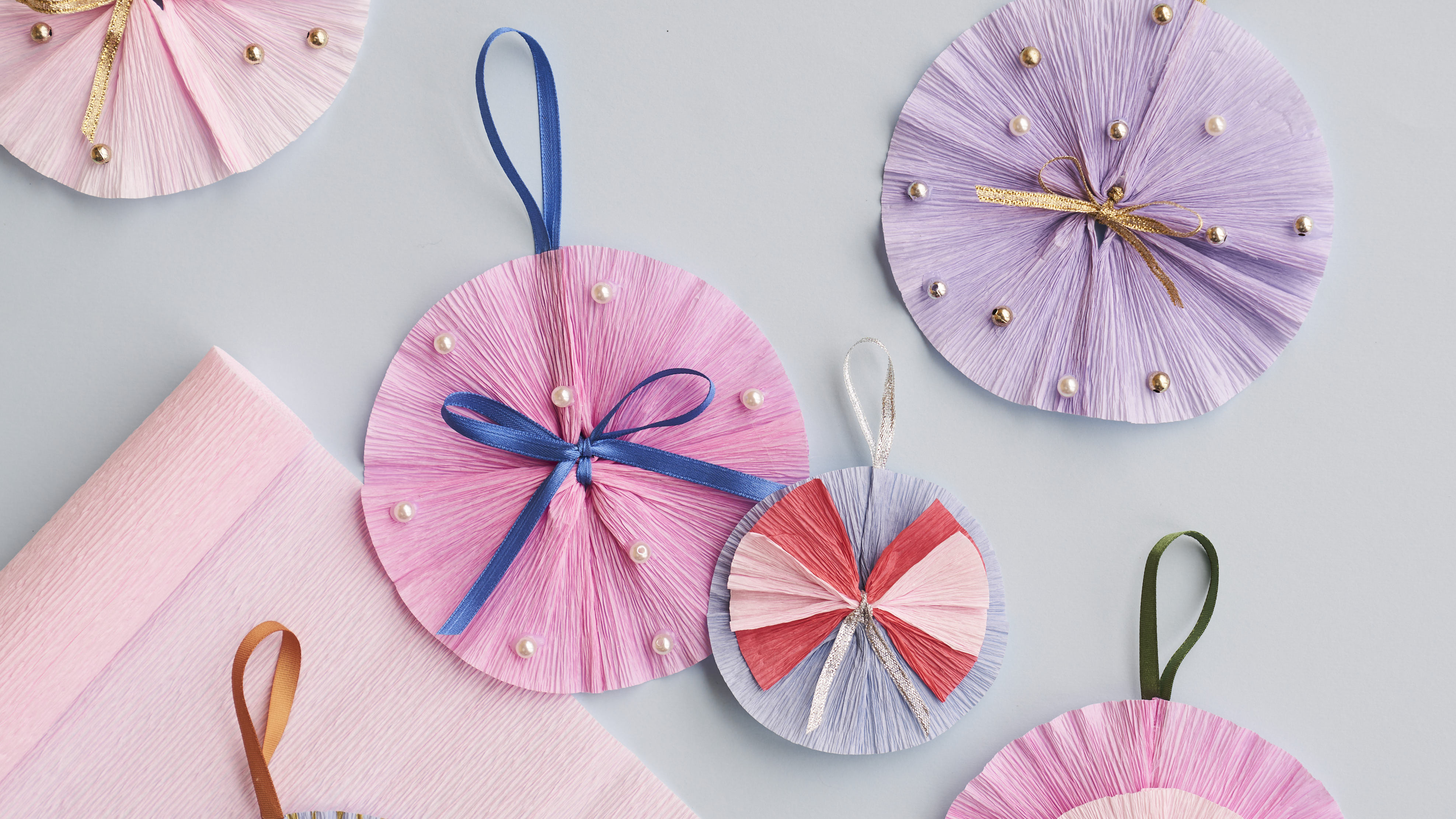 Pretty rosettes of crepe paper Søstrene Grene á Íslandi