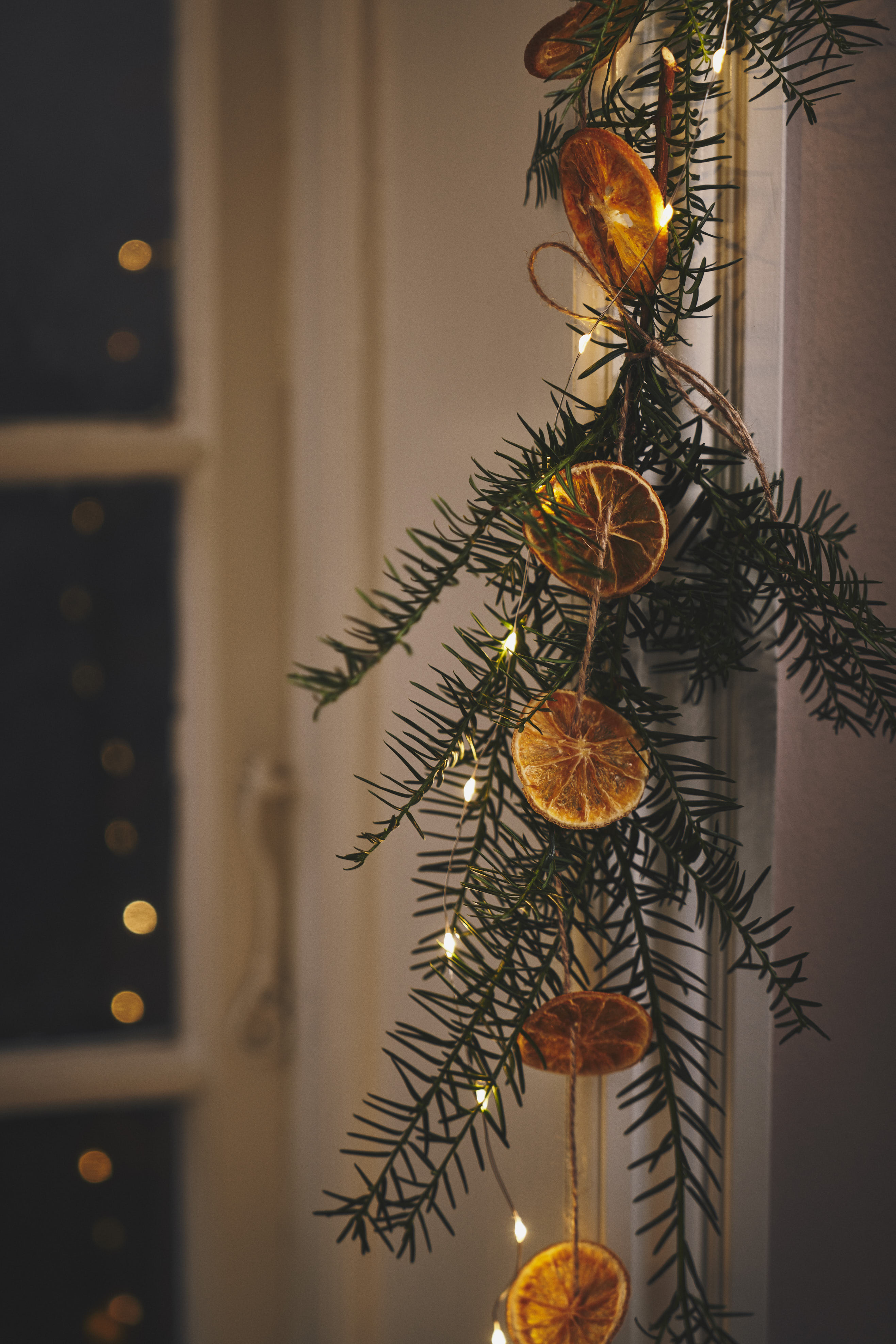 31 Idées De Décorations D'escalier Pour Noël Avec Guirlandes, Rubans Et Bougies LED - France